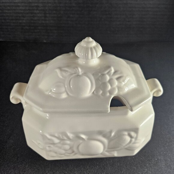 Vintage Himark Kitchen Gourmet White Embossed Fruit Motif Gravy Soup Tureen - Picture 8 of 11
